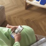 Вінілова підлога Quick Step Ciro Herringbone AVHBU 40364 Дуб Ботанічний Карамельний 5+1мм