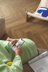 Вінілова підлога Quick Step Ciro Herringbone AVHBU 40364 Дуб Ботанічний Карамельний 5+1мм