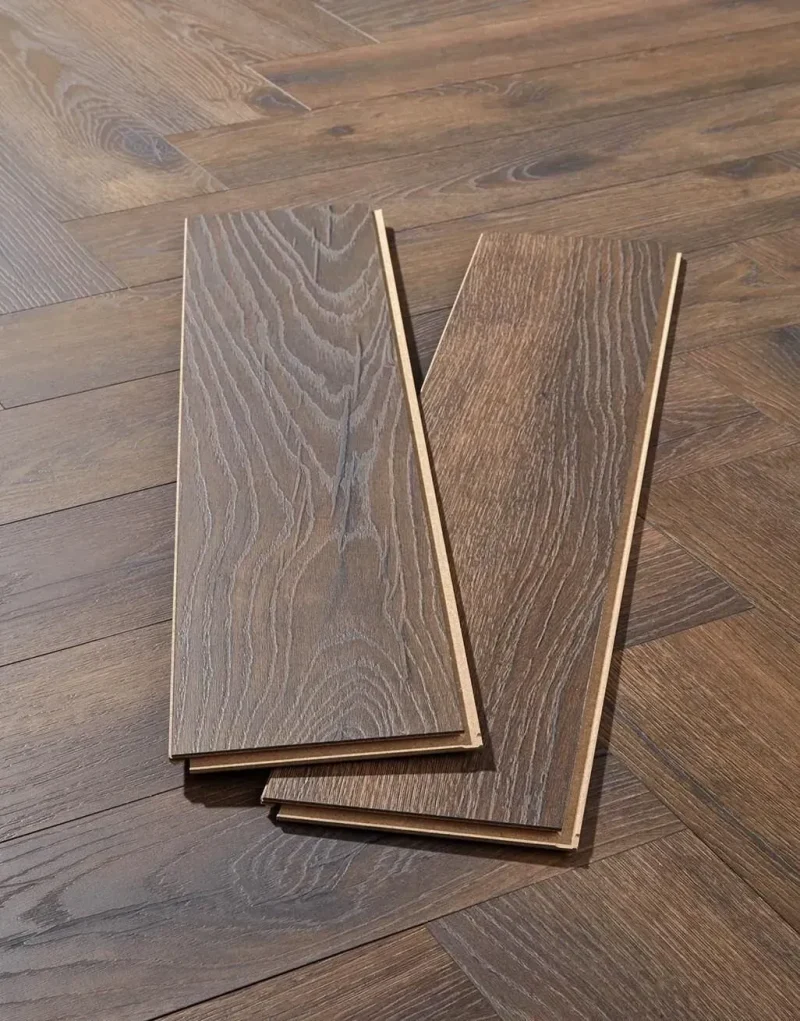 laminatkronotexherringbone4766_petterson_dub_temnyy-33285816179928